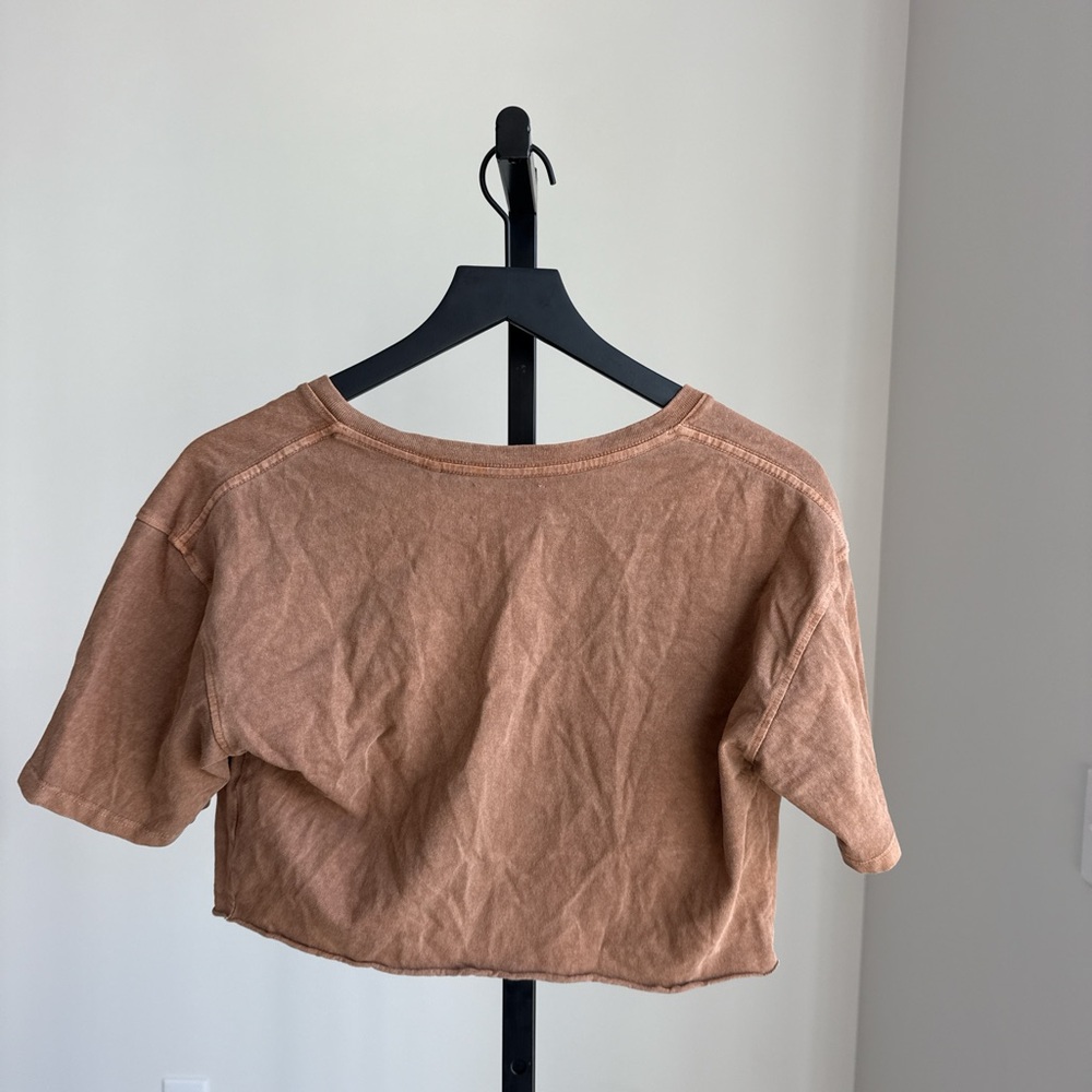 NWT Joah Brown twist front crop shirt M/L - Picture 2 of 3